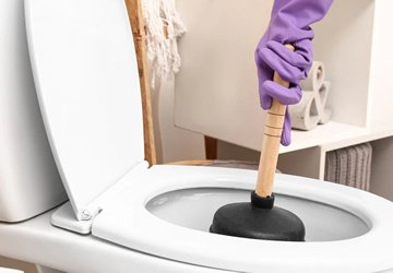 Comment déboucher un WC ?